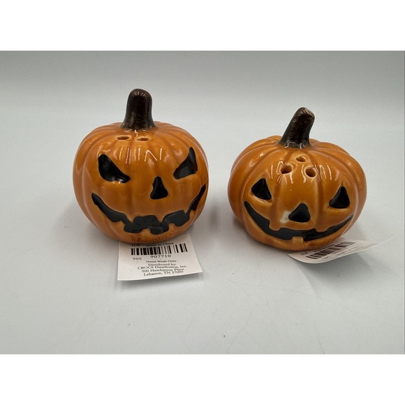Cracker Barrrel Other - Cracker Barrel Halloween Pumpkin Jack-O'-Lantern Mini Salt & Pepper Shaker 2026$